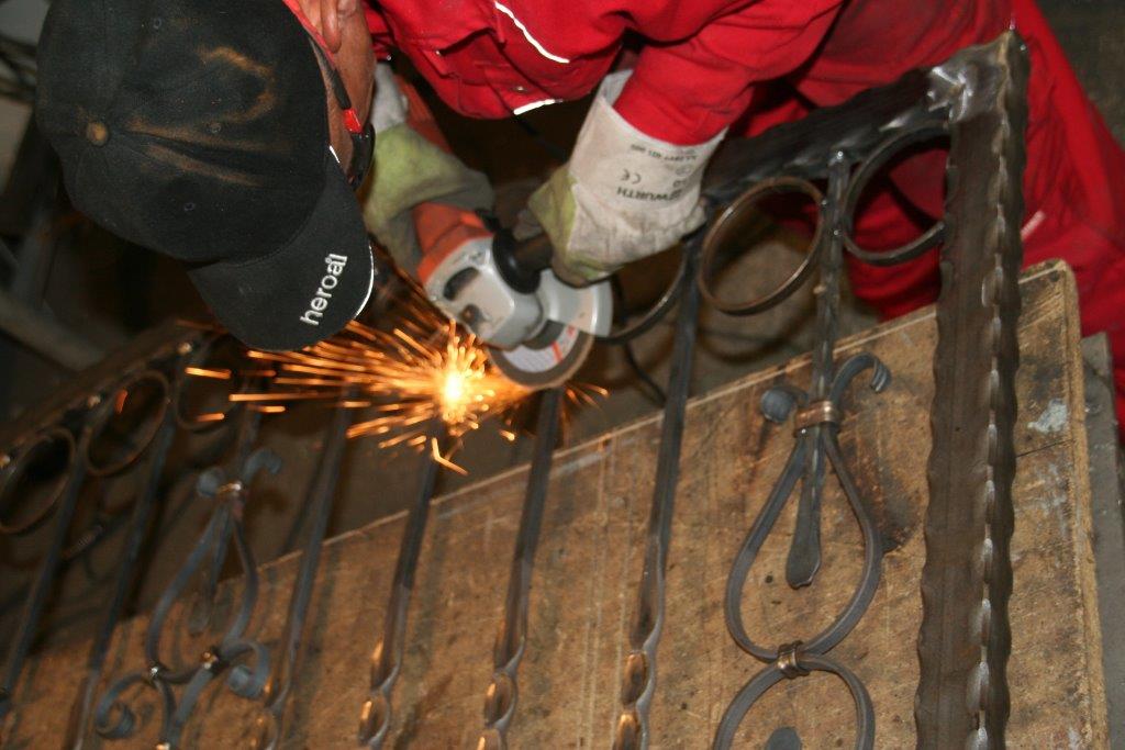 Sie suchen individuelle, preiswerte und qualitätsgerechte Metallbaulösungen?